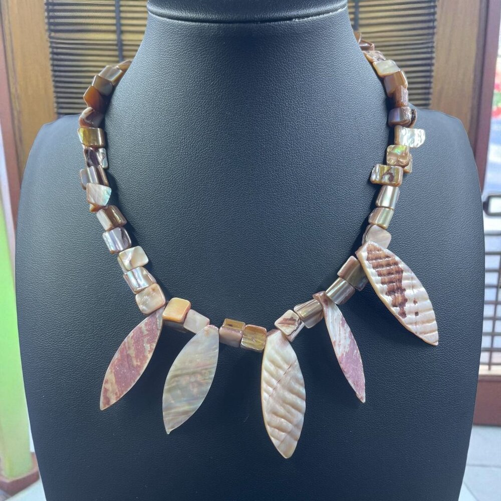 Boho Shell Necklace Leaf Dangle Natural‎ Earthy Coastal Cruise Beachcore Organic